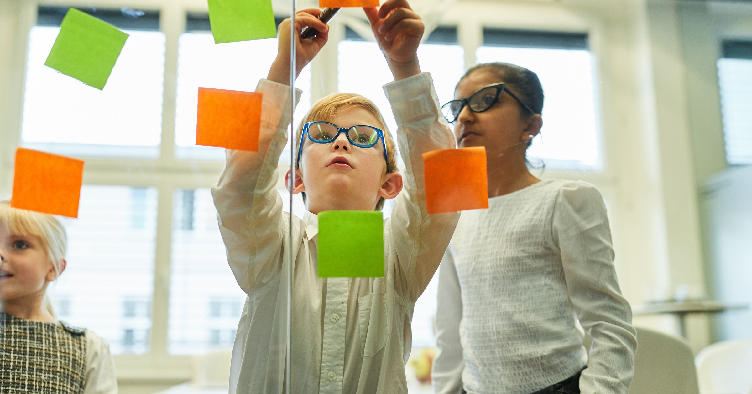 ¿En qué consiste la dinámica brainstorming en niños?