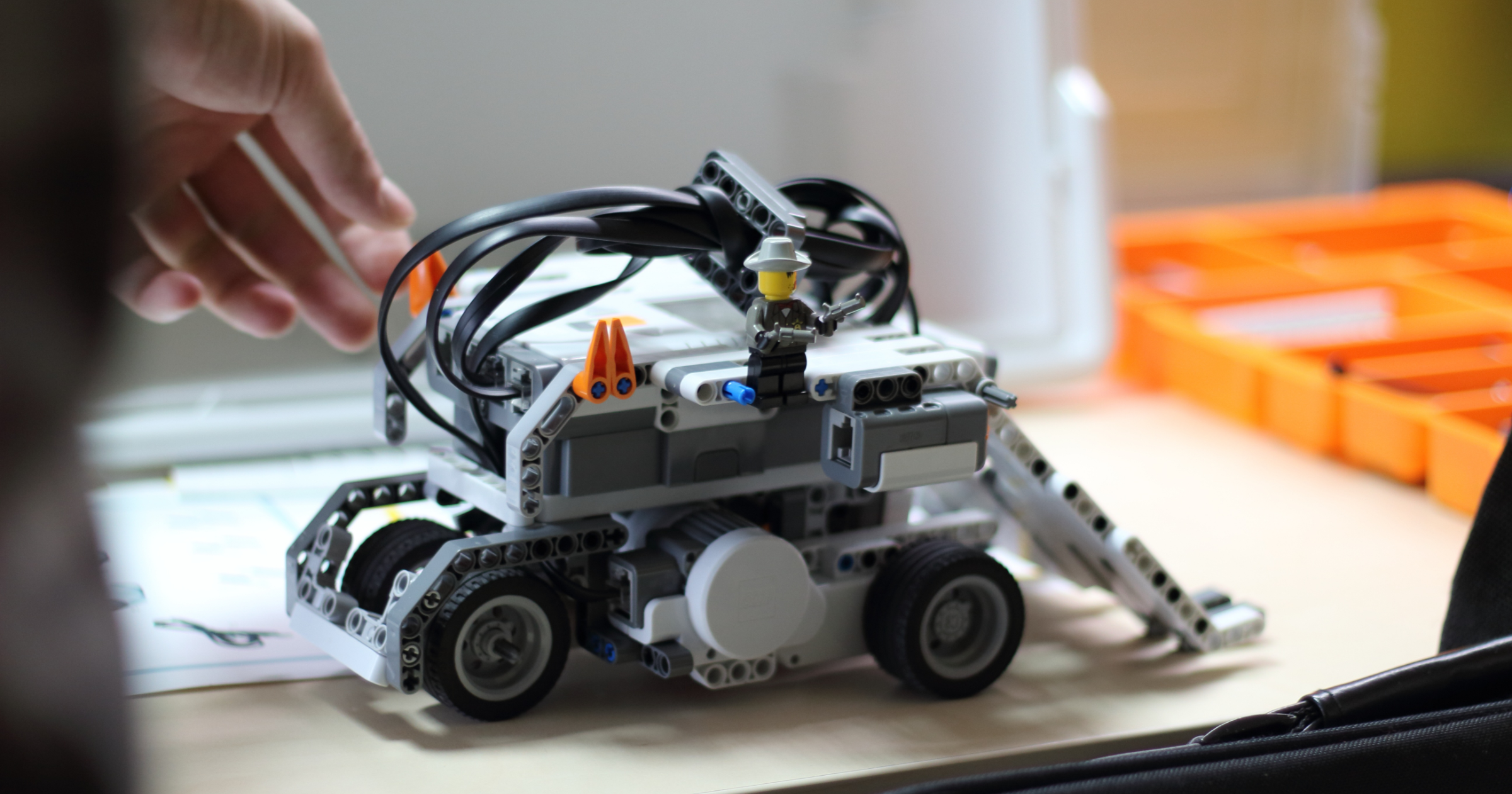 Cómo usar LEGO Mindstorms en el aula para introducir conceptos de robótica y programación